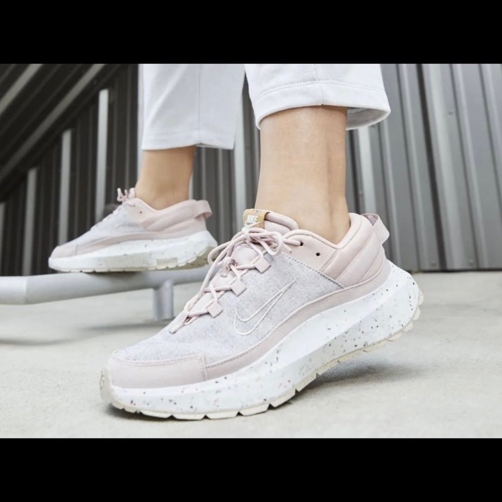 woman’s Nike Remixa